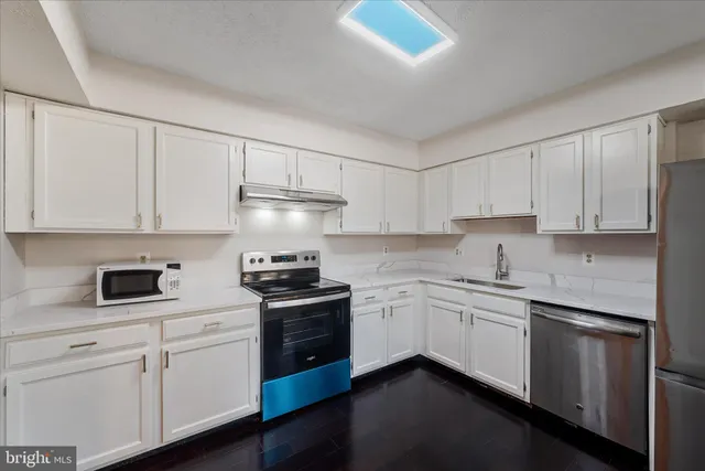 $2,900 | 5761 Independence Circle, Alexandria, VA 22312