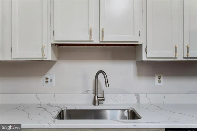 $2,900 | 5761 Independence Circle, Alexandria, VA 22312