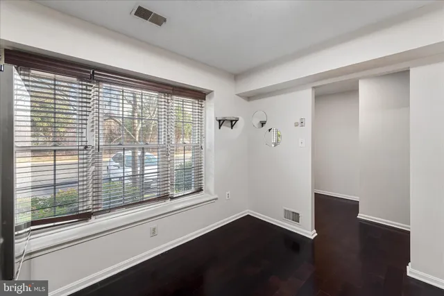 $2,900 | 5761 Independence Circle, Alexandria, VA 22312