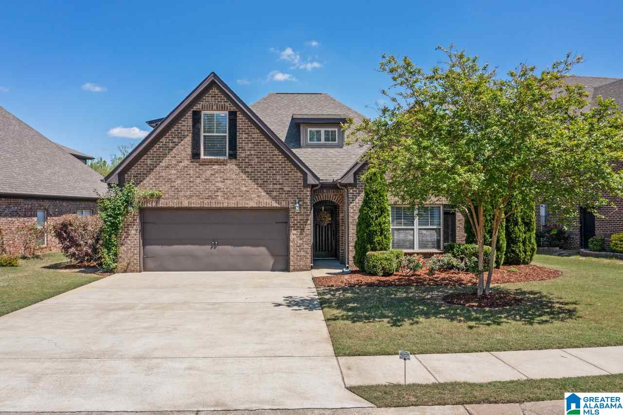 208 Lacey Avenue Alabaster, AL 35114 - Photo 4 of 35