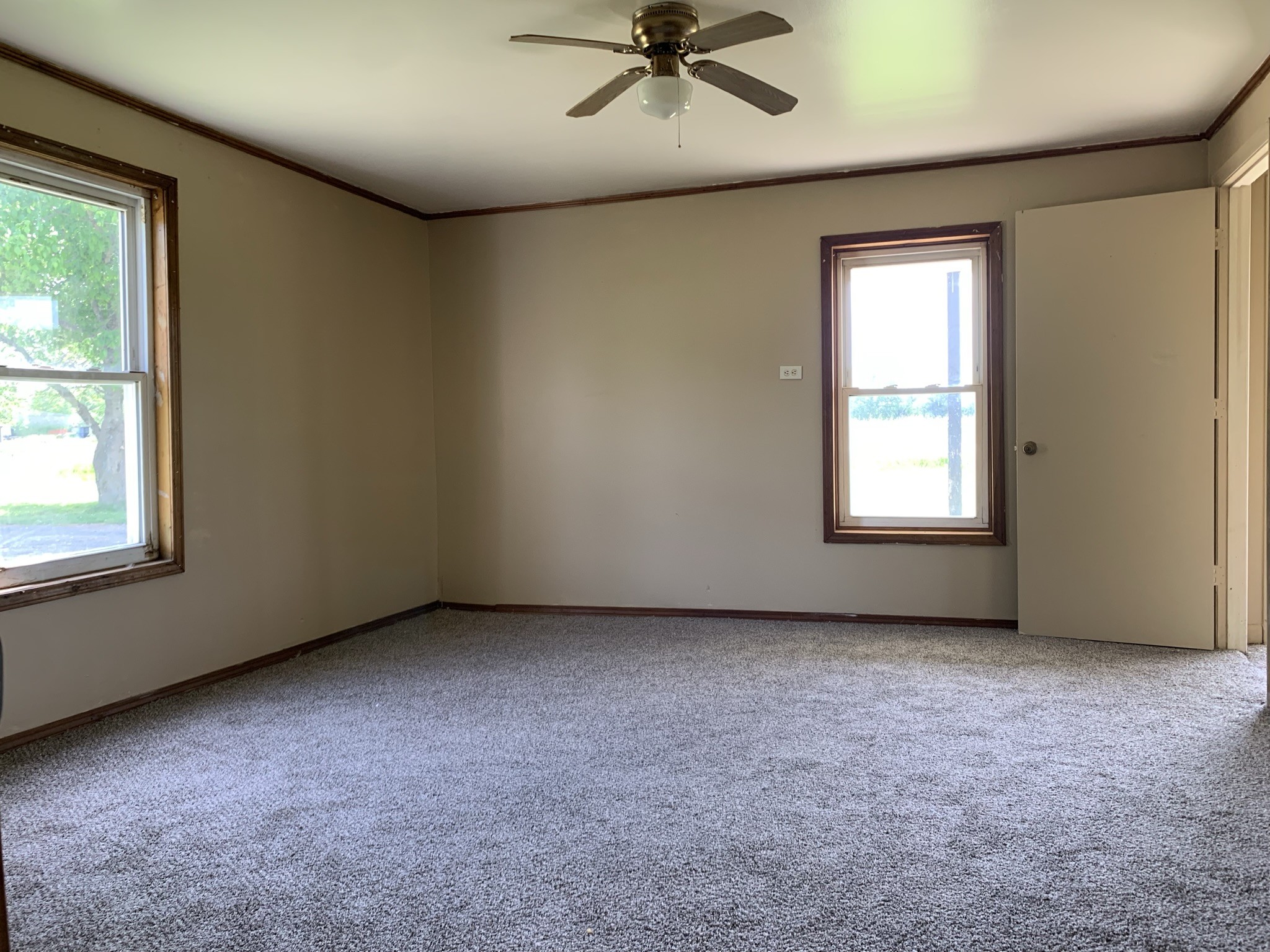 5580 Galen Road Lafayette, TN 37083 - Photo 7 of 16 an empty room with a window