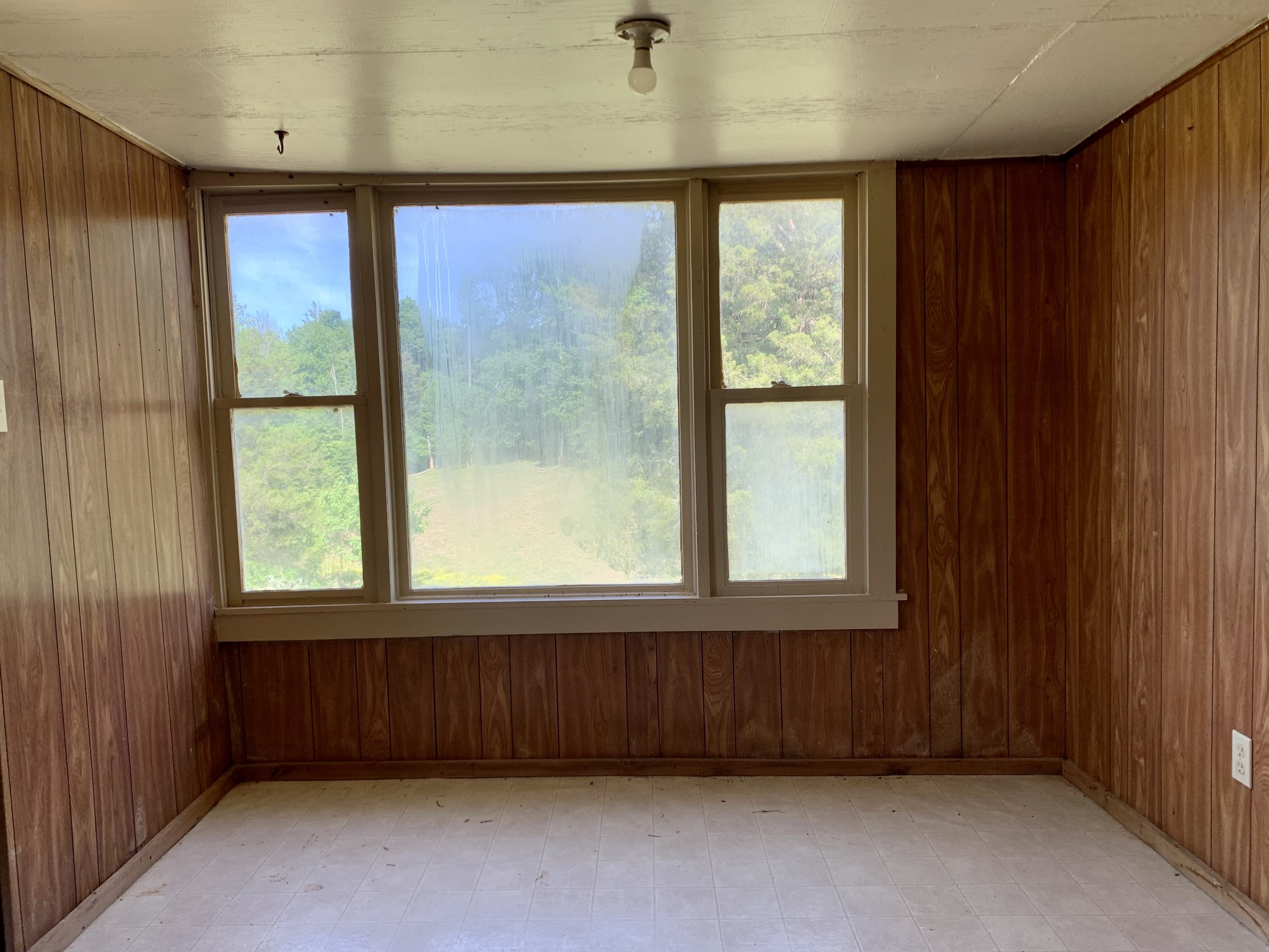 5580 Galen Road Lafayette, TN 37083 - Photo 10 of 16 an empty room with a window