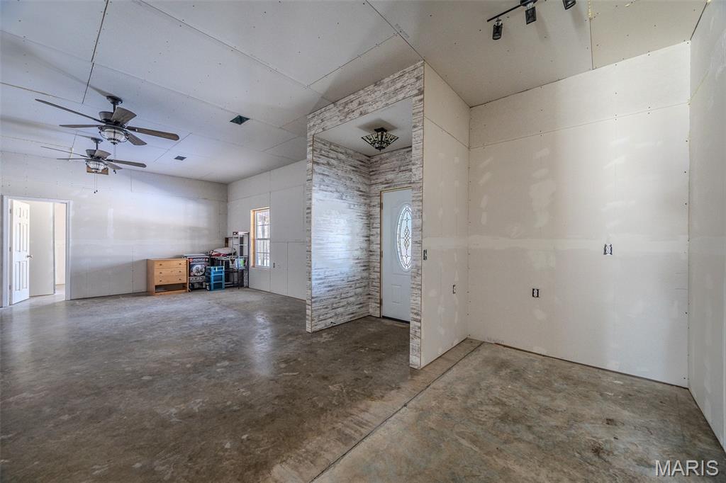 19280 Highway 17 Waynesville, MO 65583 - Photo 16 of 97