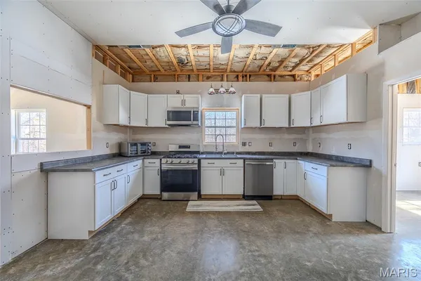 $450,000 | 19280 Highway 17, Waynesville, MO 65583