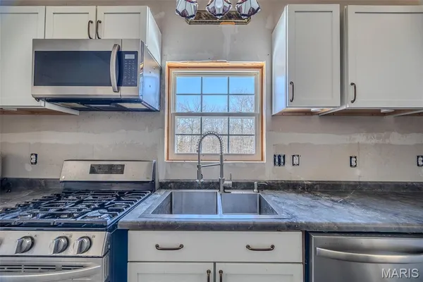 $450,000 | 19280 Highway 17, Waynesville, MO 65583
