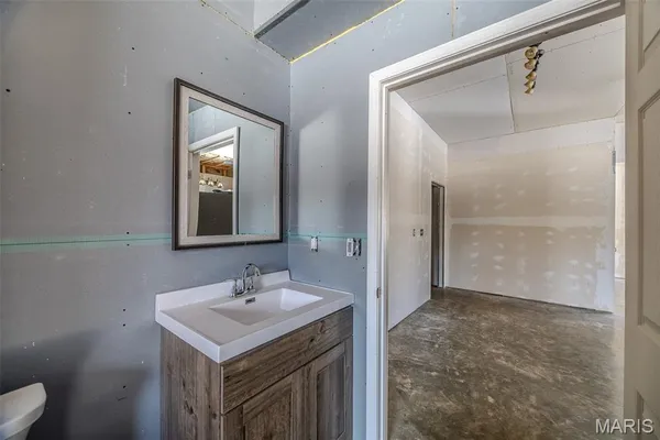 $450,000 | 19280 Highway 17, Waynesville, MO 65583
