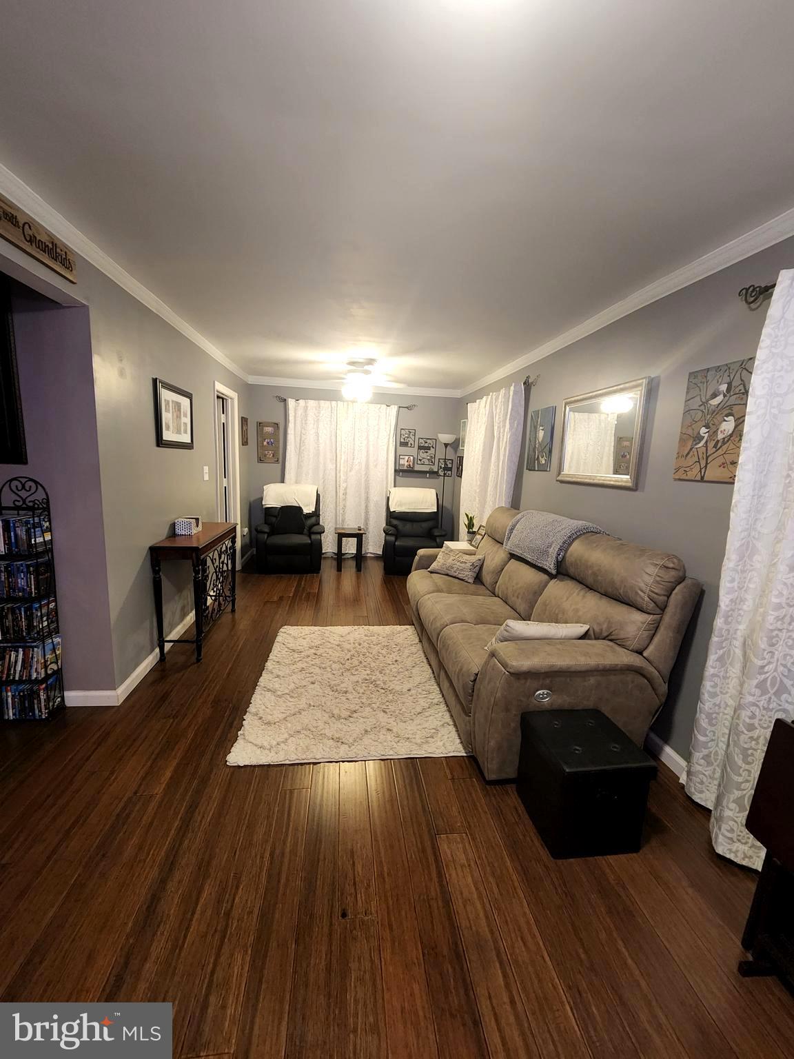 27 Mackeys Lane Leesburg, NJ 08327 - Photo 18 of 29 a living room with furniture and a wooden floor