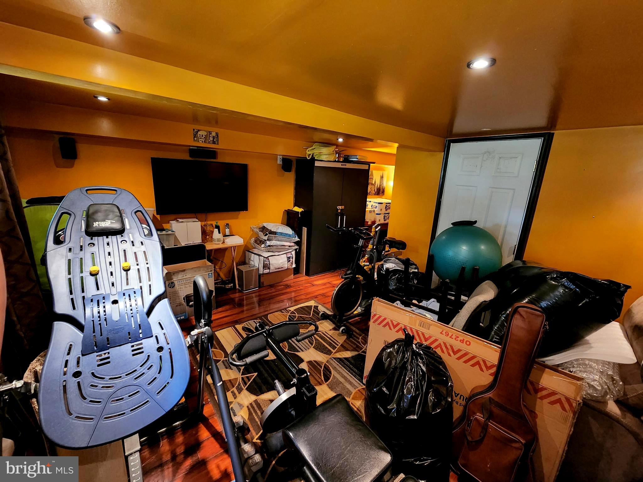 27 Mackeys Lane Leesburg, NJ 08327 - Photo 28 of 29 a room with gym equipment and a mirror