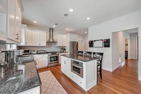 15 Cedar Court, East Hampton, NY 11937