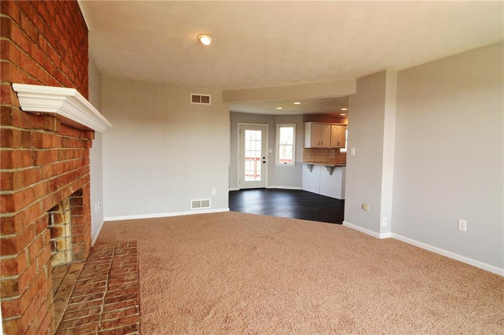 232 Rizzi Drive Irwin, PA 15642 - Photo 3 of 25 Gallery Image 3