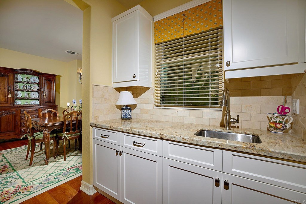 7337 Calle Conifera Carlsbad, CA 92009 - Photo 8 of 41