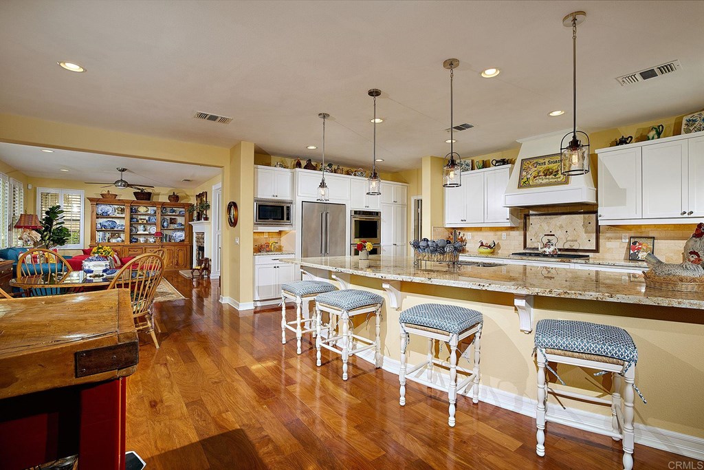 7337 Calle Conifera Carlsbad, CA 92009 - Photo 10 of 41