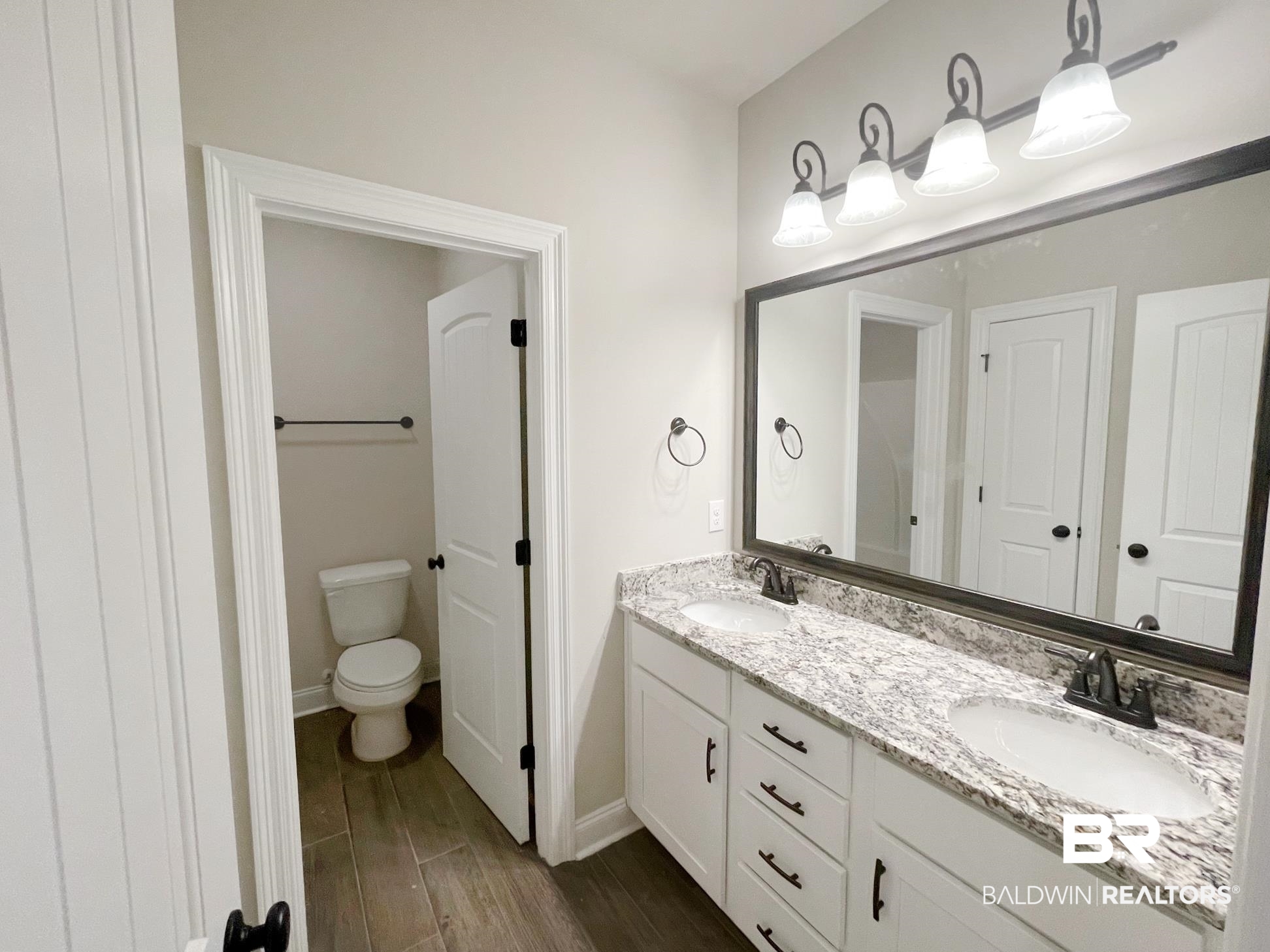 10127 Chipper Lane Foley, AL 36535 - Photo 6 of 10 PRIMARY BATH