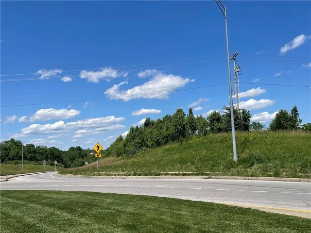 $785,000 | 3.2 Acres Hampton/45 Highway, Parkville, MO 64152