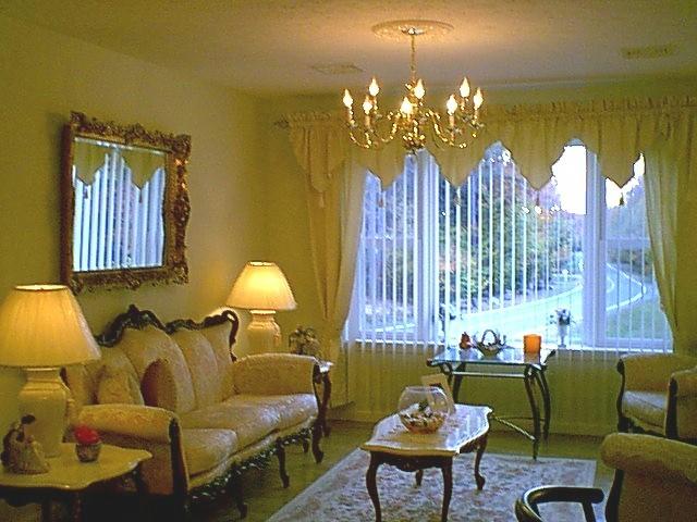 5067 Lake Road Tobyhanna, PA 18466 - Photo 5 of 11 Living Room