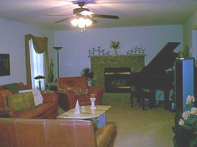 5067 Lake Road Tobyhanna, PA 18466 - Photo 9 of 11 Family Room