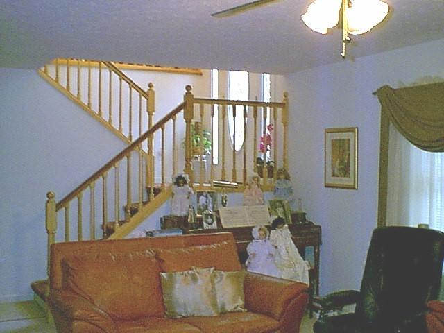 5067 Lake Road Tobyhanna, PA 18466 - Photo 10 of 11 Family Room2
