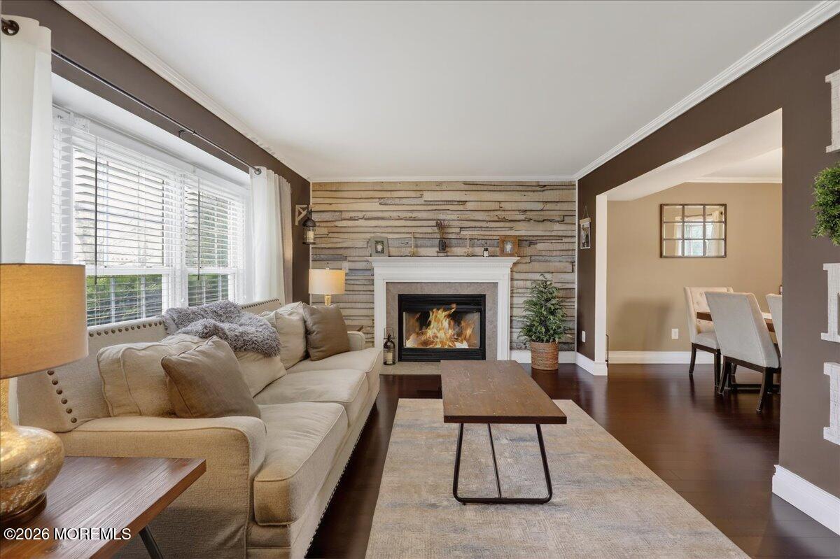 9 Regina Drive Howell, NJ 07731 - Photo 4 of 31 07-Living Room