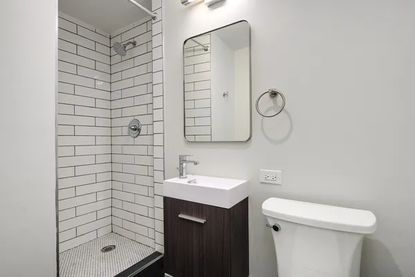 $4,100 | 227 East Walton Place, Unit 2E, Chicago, IL 60611