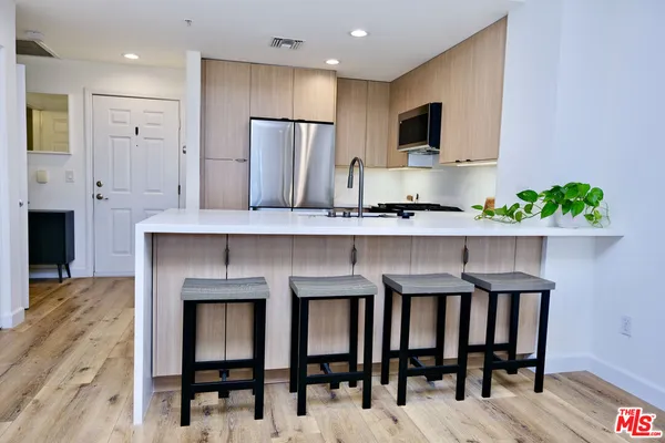 $695,000 | 13200 Pacific Promenade, Unit 212, Playa Vista, CA 90094