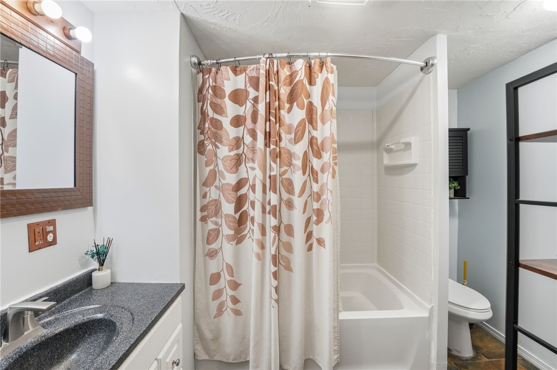 736 Social Street, Unit 1R Woonsocket, RI 02895 - Photo 19 of 30 shower and tub