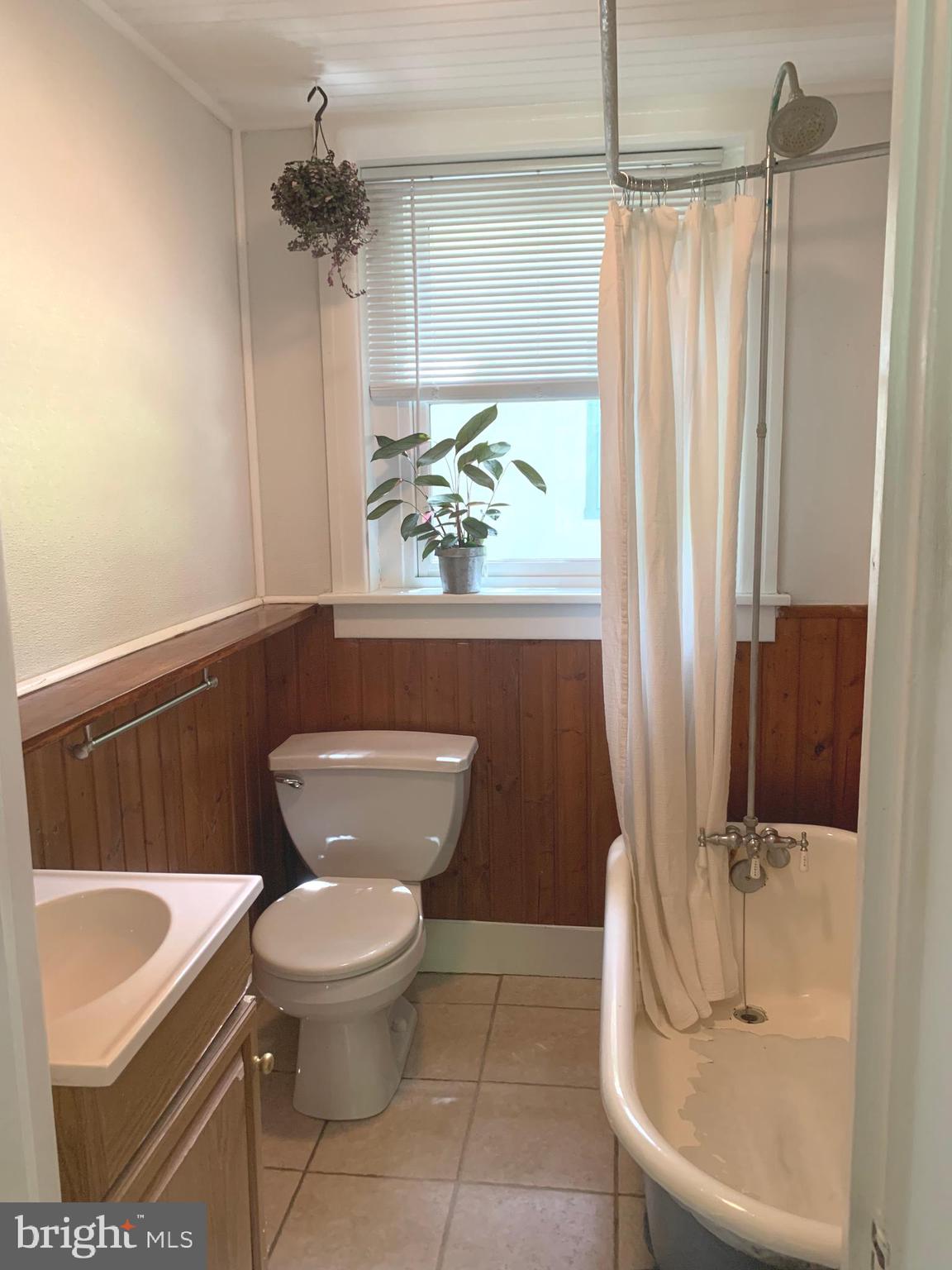 4284 State Road Phoenixville, PA 19460 - Photo 20 of 25 Full bath with claw foot tub