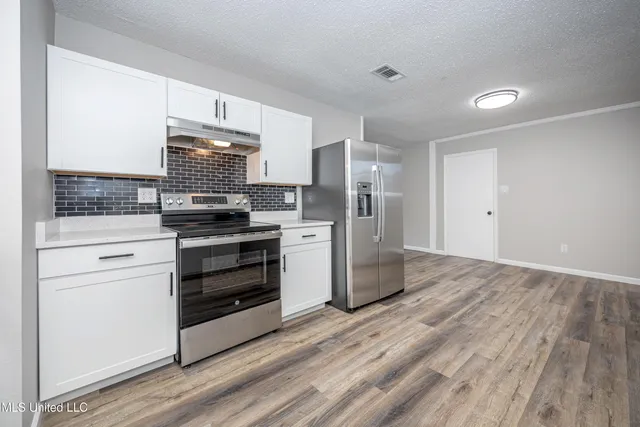 $2,000 | 210 Lamey Court, Ocean Springs, MS 39564