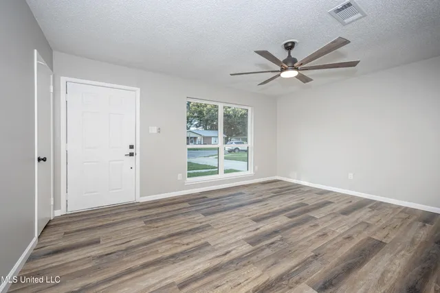 $2,000 | 210 Lamey Court, Ocean Springs, MS 39564