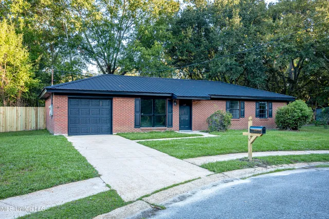 $2,000 | 210 Lamey Court, Ocean Springs, MS 39564