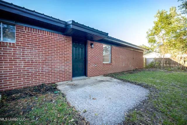 $2,000 | 210 Lamey Court, Ocean Springs, MS 39564