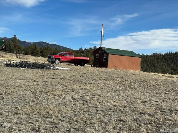 a view of a yard