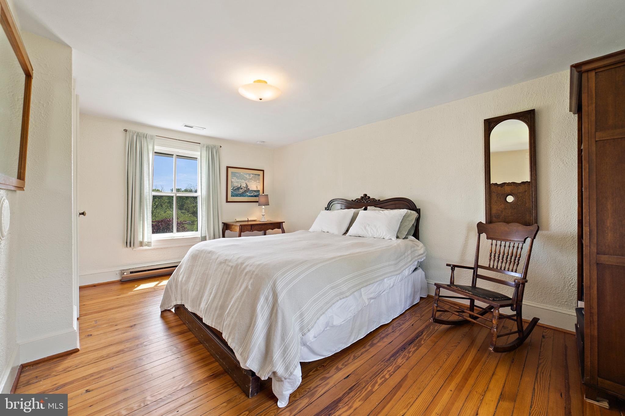 16358 Hamilton Station Road Waterford, VA 20197 - Photo 32 of 42 private 2nd bedroom