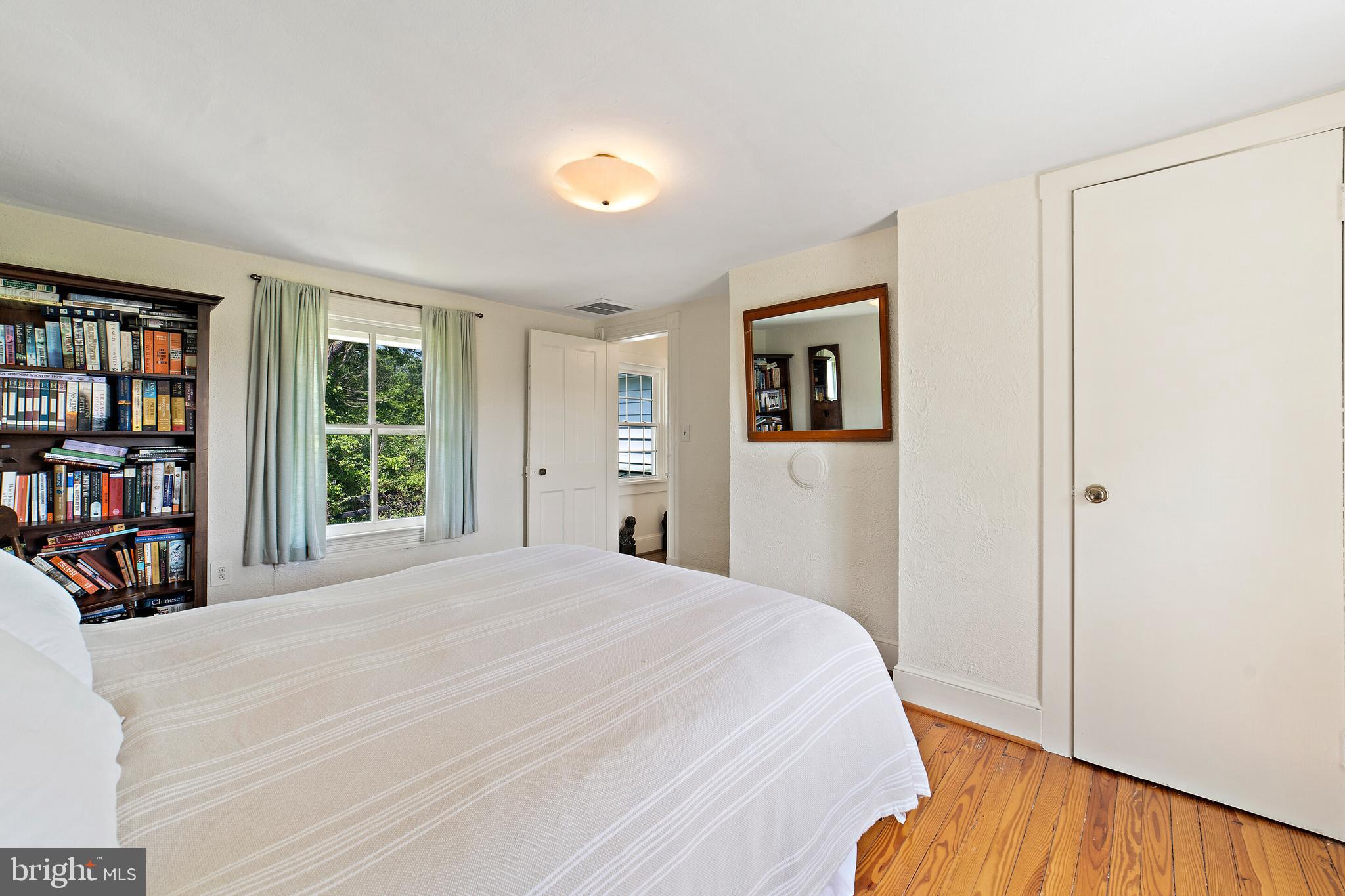 16358 Hamilton Station Road Waterford, VA 20197 - Photo 33 of 42 2nd bedroom- looking toward hallway