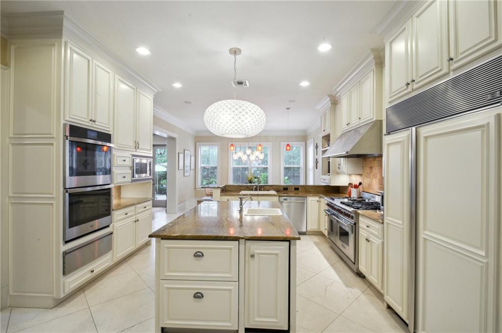 41 Savannah Ridge Lane Metairie, LA 70001 - Photo 8 of 45