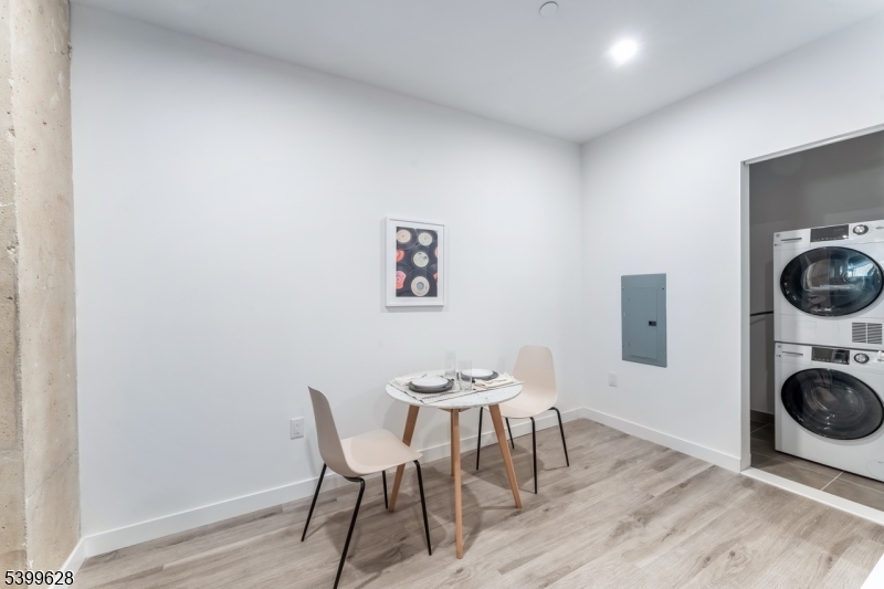 10 Commerce Court, Unit 9I Newark, NJ 07102 - Photo 5 of 18