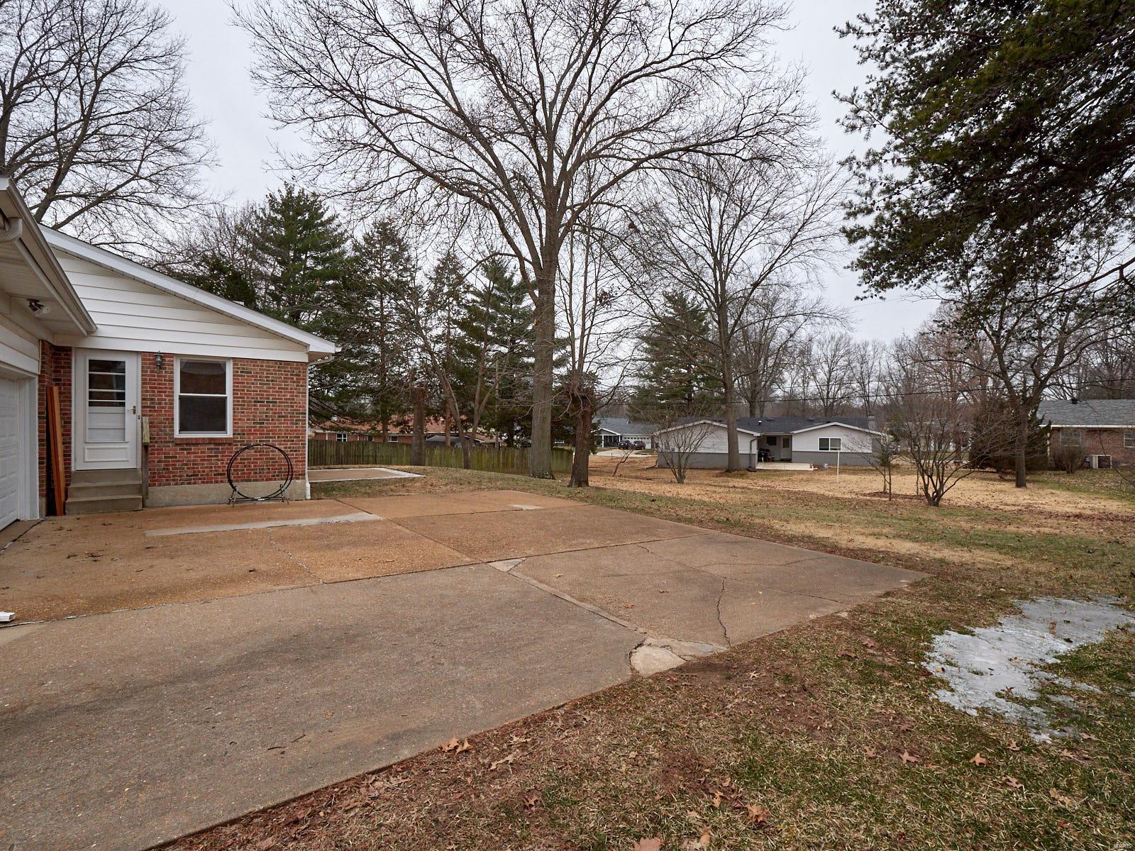 15663 Clayton Road Ballwin, MO 63011 - Photo 41 of 45 Gallery Image 41