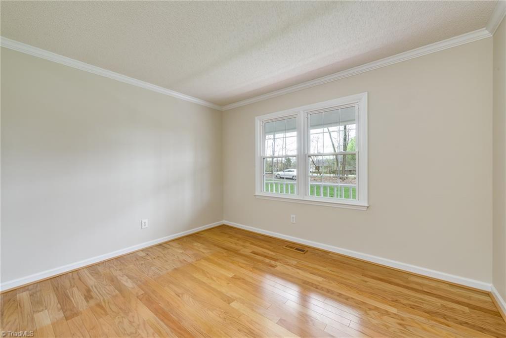 5941 Robinhood Road Pfafftown, NC 27040 - Photo 4 of 25 Living Room