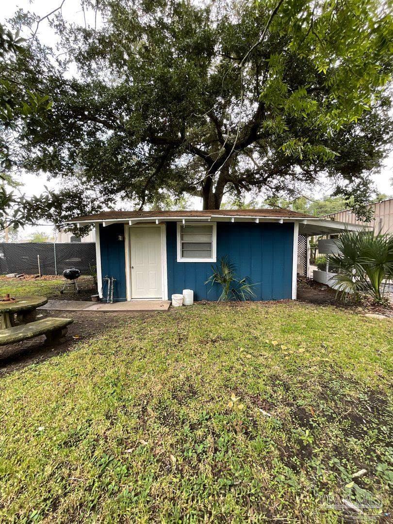 809 West Government Street Pensacola, FL 32502 - Photo 15 of 15 a house view with a garden space