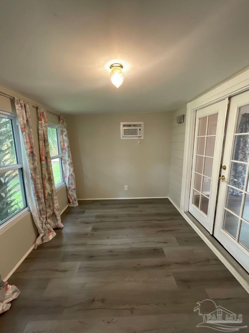 809 West Government Street Pensacola, FL 32502 - Photo 9 of 15 an empty room with wooden floor and windows