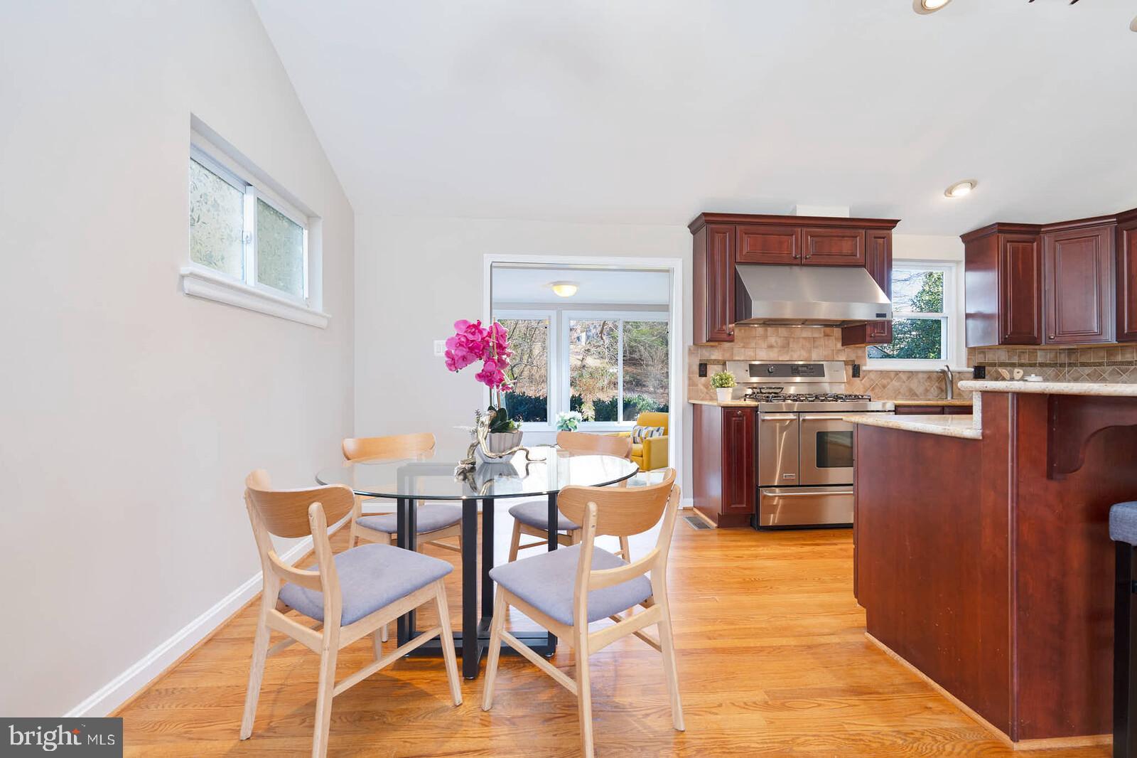 10313 Inwood Avenue Silver Spring, MD 20902 - Photo 6 of 33 Dining area off the kitchen