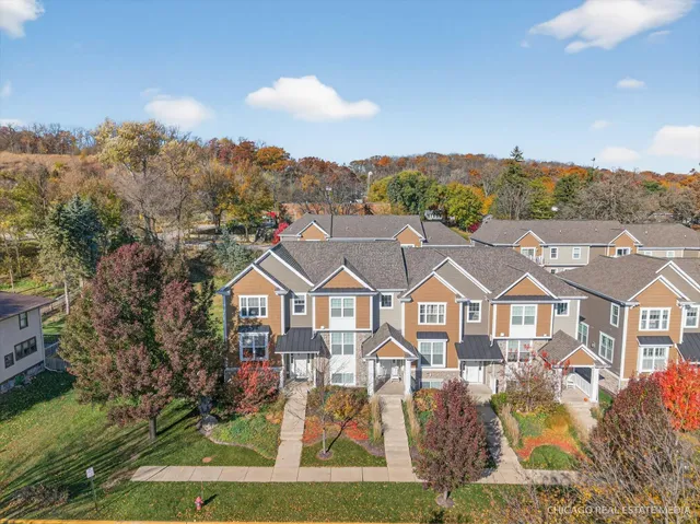 $890,000 | 166 3rd Avenue, Fontana, WI 53125