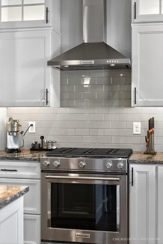 $890,000 | 166 3rd Avenue, Fontana, WI 53125