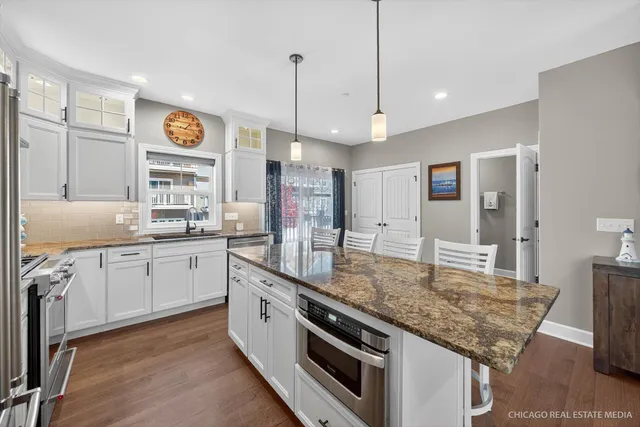 $890,000 | 166 3rd Avenue, Fontana, WI 53125