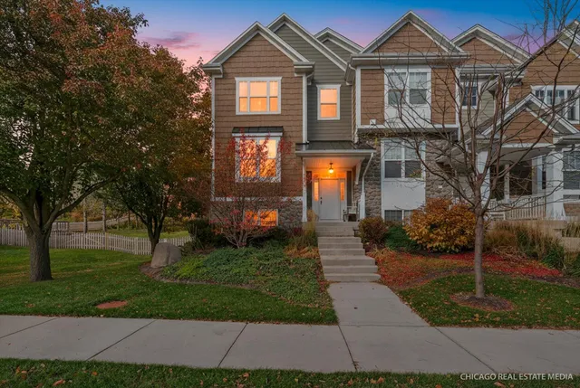 $890,000 | 166 3rd Avenue, Fontana, WI 53125