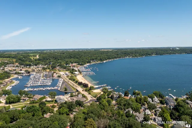 $890,000 | 166 3rd Avenue, Fontana, WI 53125