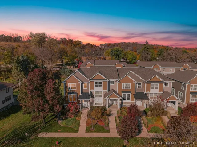 $890,000 | 166 3rd Avenue, Fontana, WI 53125