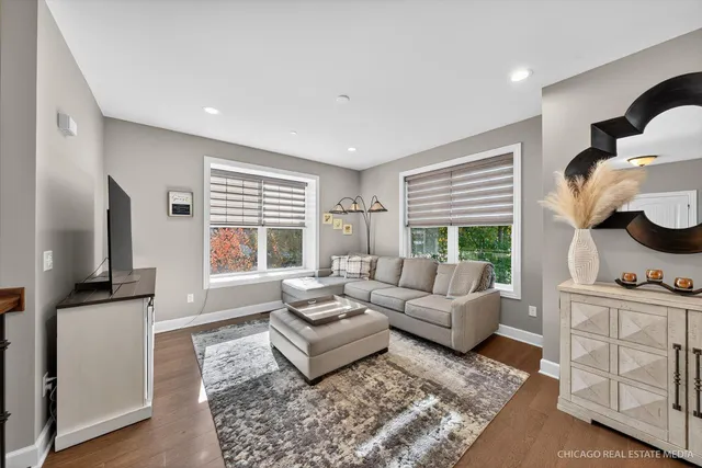 $890,000 | 166 3rd Avenue, Fontana, WI 53125