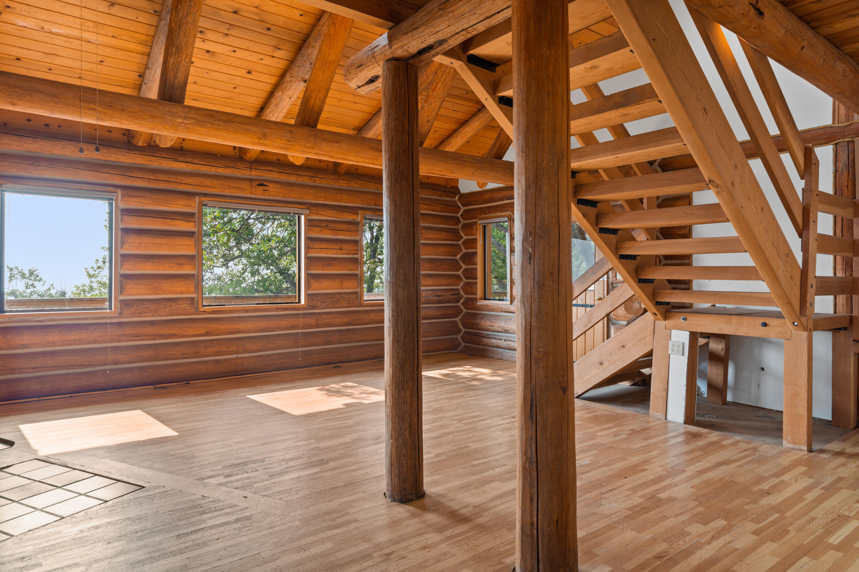 1881 Cove Road Ashland, OR 97520 - Photo 4 of 40 _AP_3259