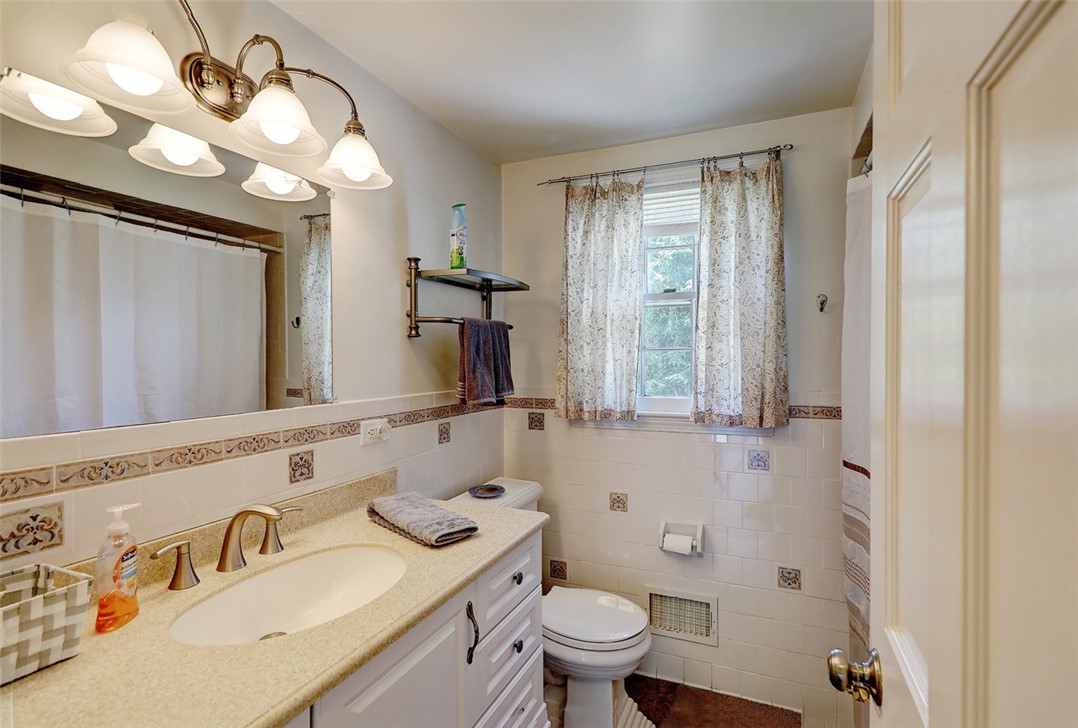31 Anthony Road Barrington, RI 02806 - Photo 12 of 23 Gallery Image 12