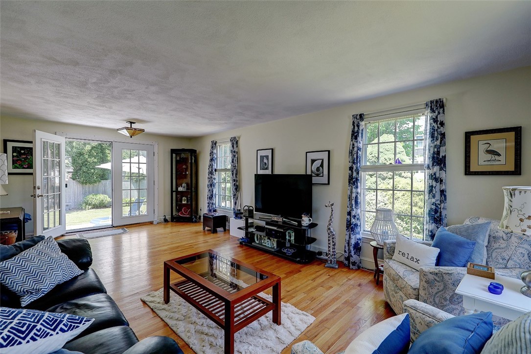 31 Anthony Road Barrington, RI 02806 - Photo 3 of 23 Gallery Image 3